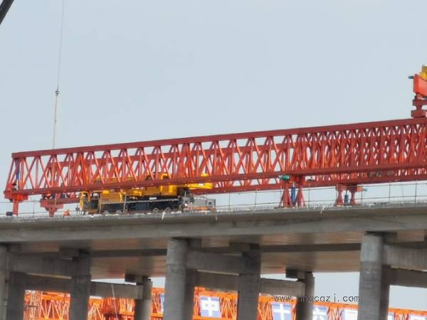 如何比較不同廠家生產(chǎn)的1000噸架橋機(jī)價(jià)格？