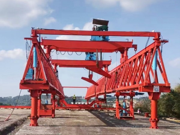 50噸以上架橋機(jī)的價(jià)格受哪些因素影響?