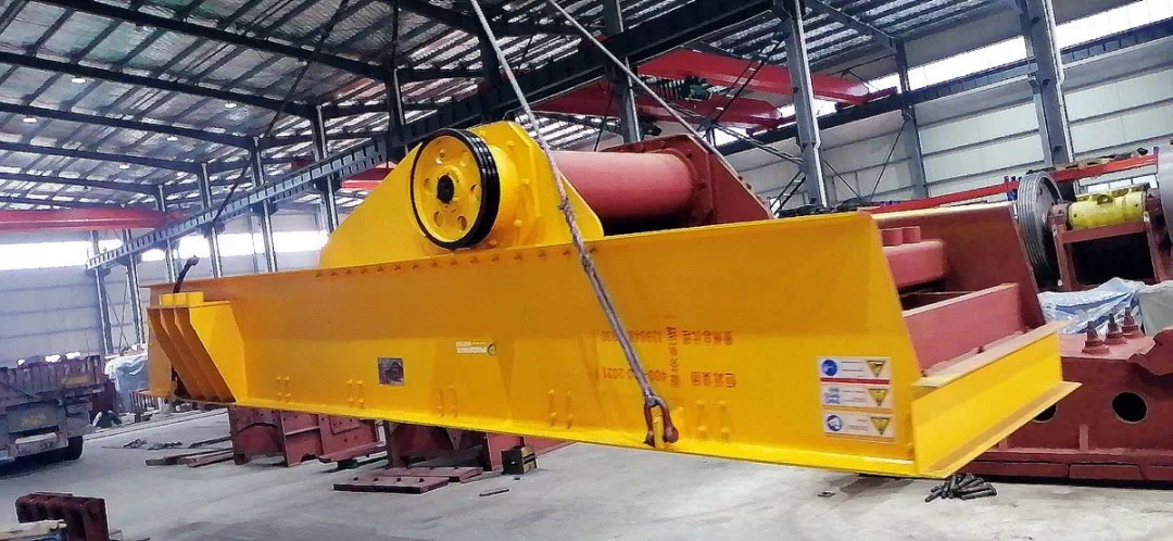 振動給料機起吊中