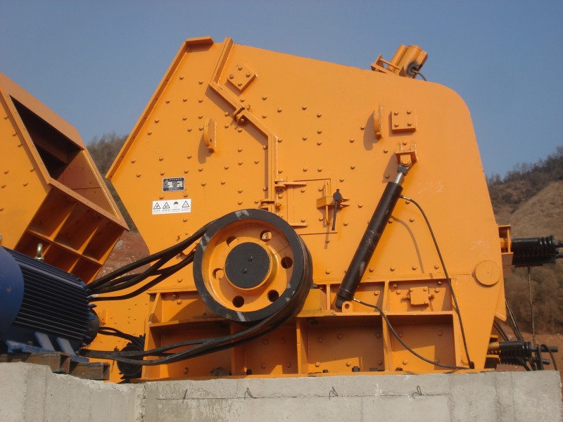 反擊式破碎機(jī)